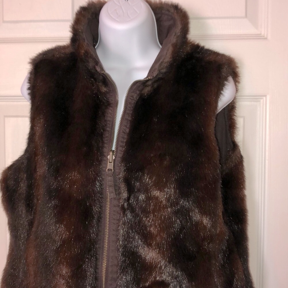Old Navy REVERSIBLE faux fur winter vest Medium - Picture 1 of 7